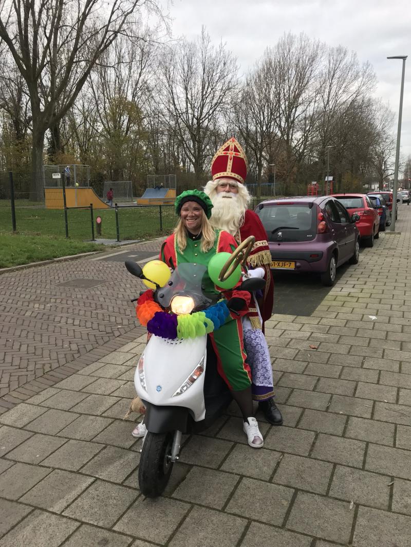 Toen Sinterklaas met de scooter kwam